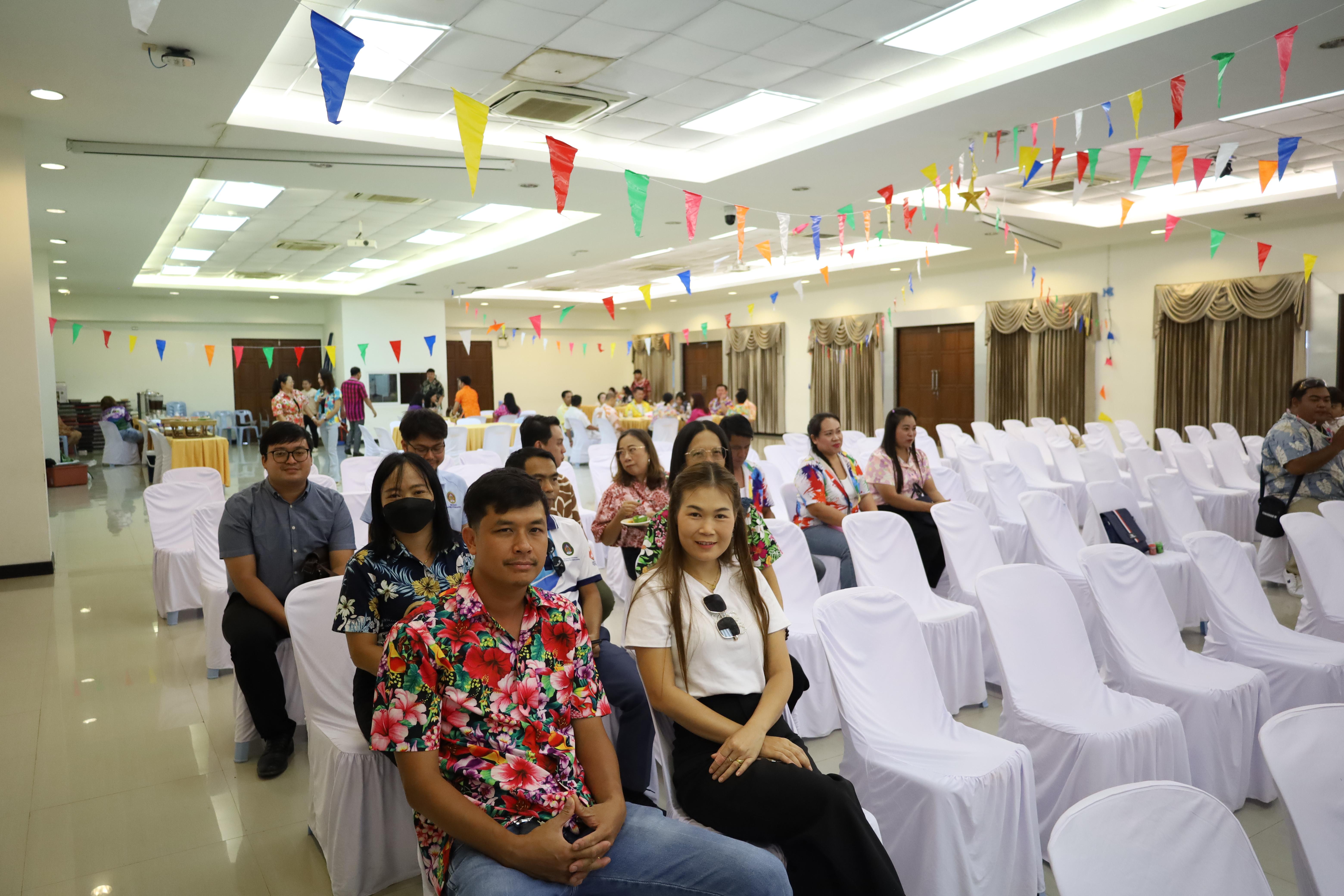 264. วันที่ 26 เมษายน 2568 สาขาการบริหารการศึกษา ได้จัดกิจกรรมรดน้ำดำหัวคณาจารย์ระดับบัณฑิตศึกษา ประจำสาขาการบริหารการศึกษา ณ ห้องประชุมครุร่มสัก 1 ชั้น 3 อาคารคณะครุศาสตร์